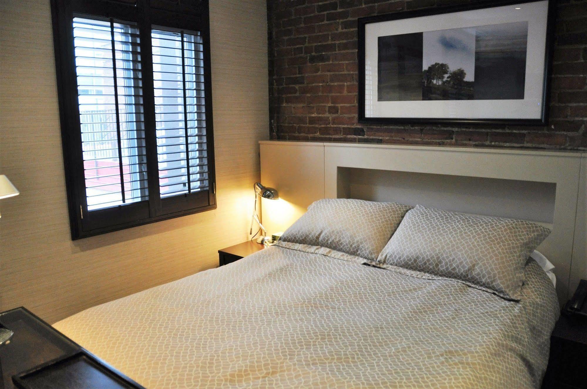 1595 Saint-Denis Hotel Montréal Buitenkant foto